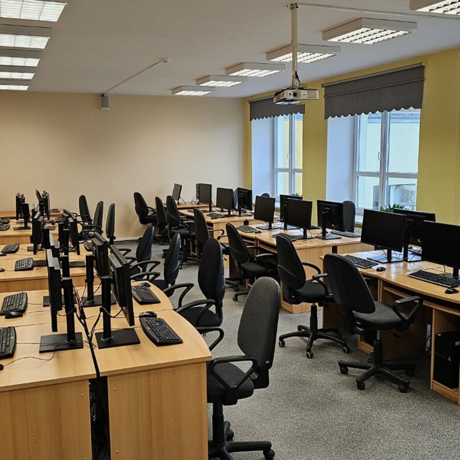 Datorikas kabineta skolēnu darba vietas