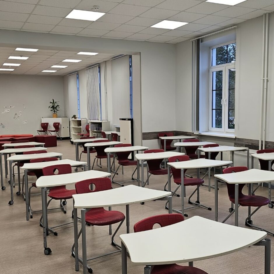 Ģeogrāfijas kabineta skolēnu darba vietas