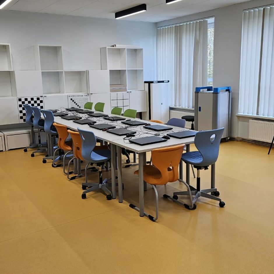 Mēdiju kabineta otrās daļas datoru darba vietas