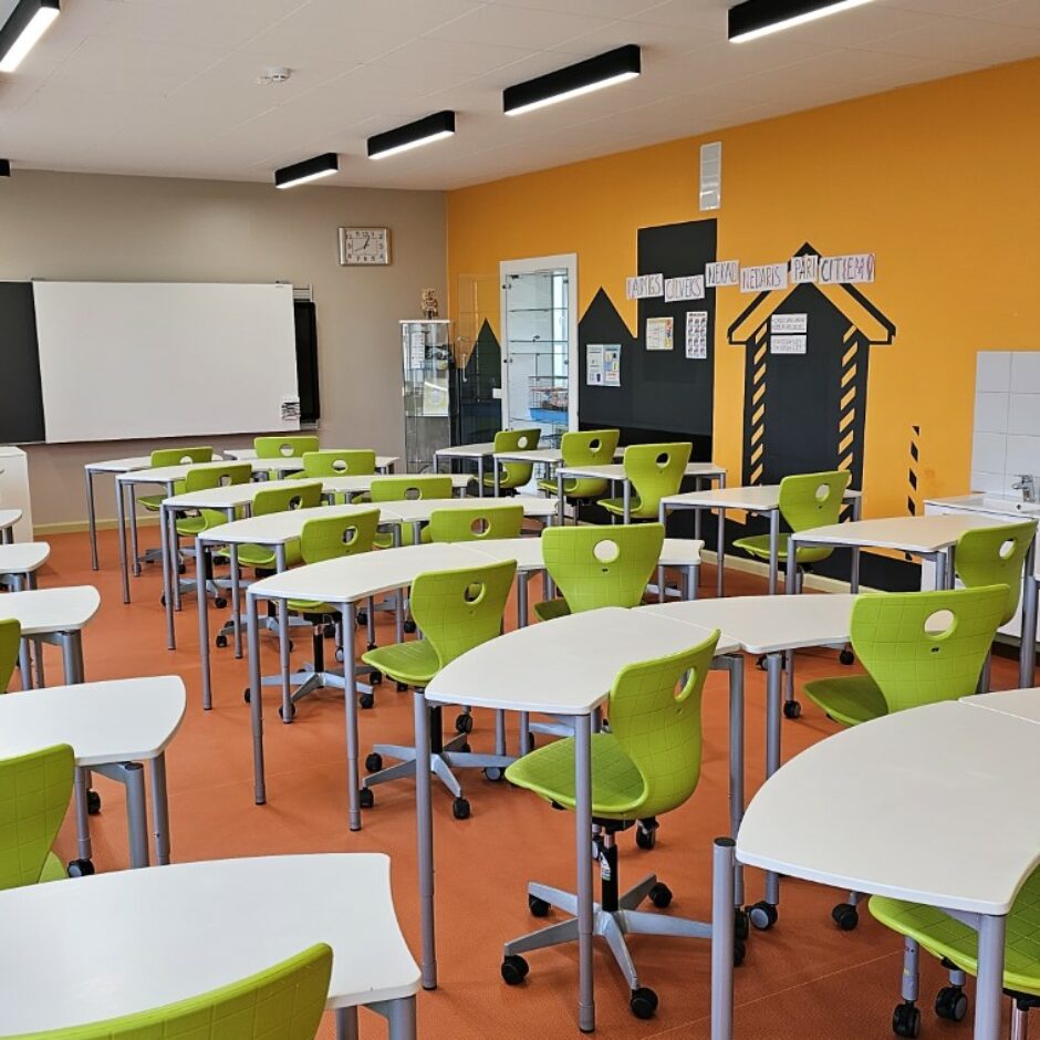 Multifunkcionālā kabineta skolēnu galdu izkārtojums